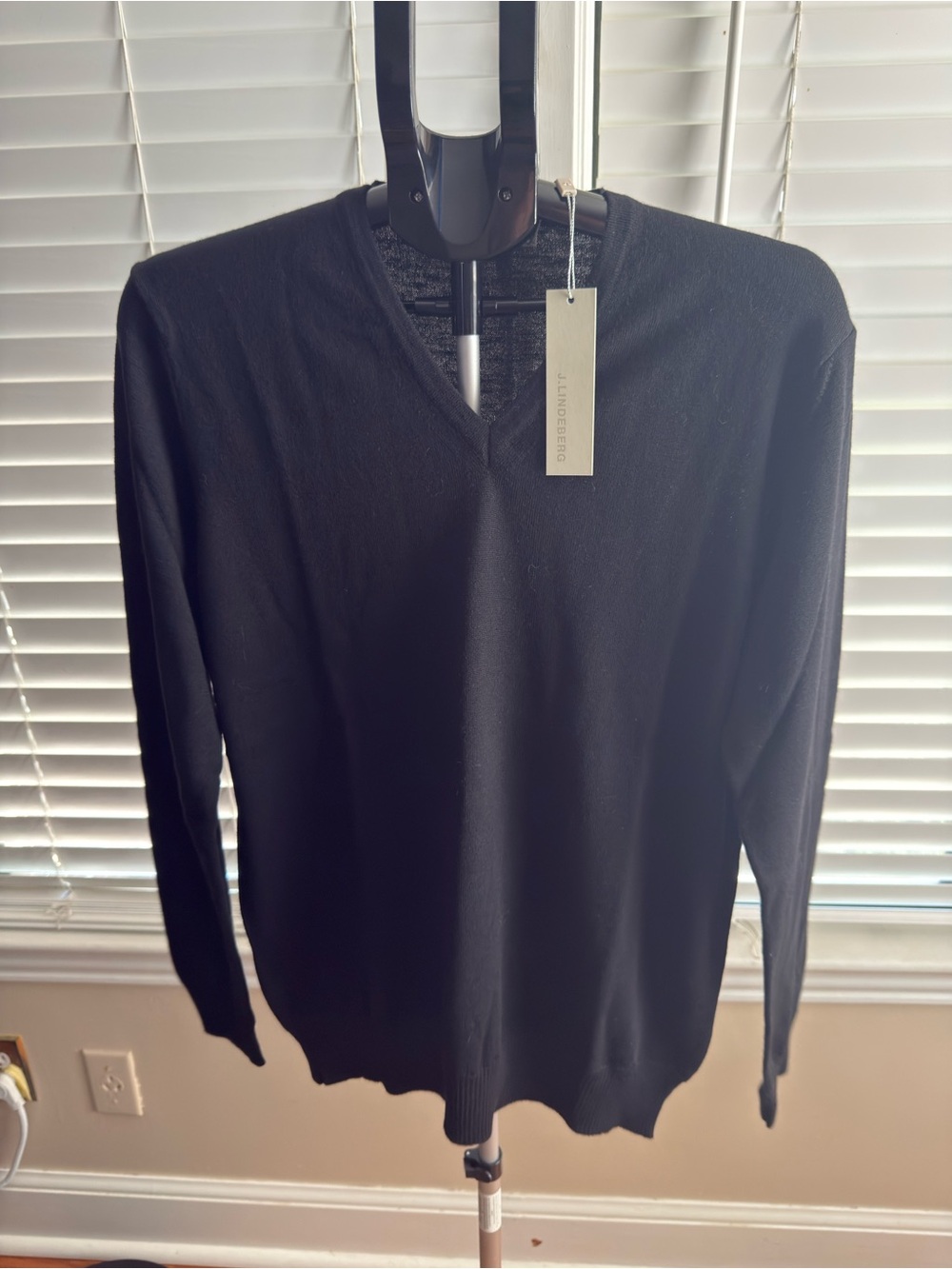 J.Lindeberg 100% Merino Wool V-Neck Sweater‎ Men’s Black Lightweight NWT